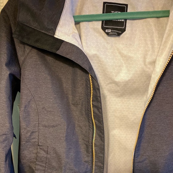 North Face Rain Jacket - Picture 6 of 7